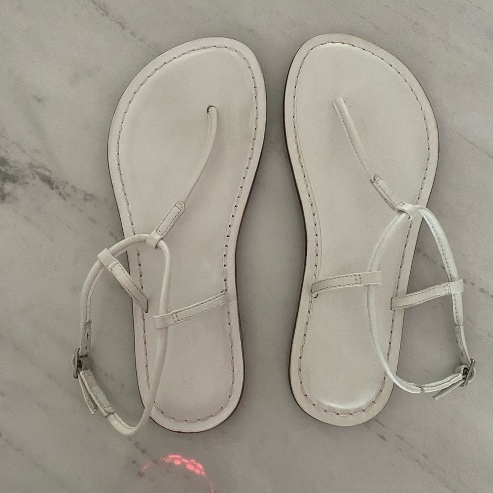 🆕 Bernardo T-strap Sandals - Picture 2 of 3